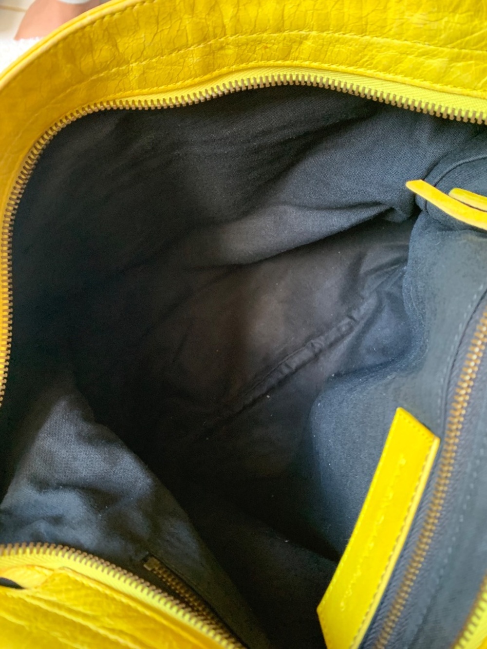 Authentic Balenciaga city Messenger Crossbody Bag - Picture 14 of 16